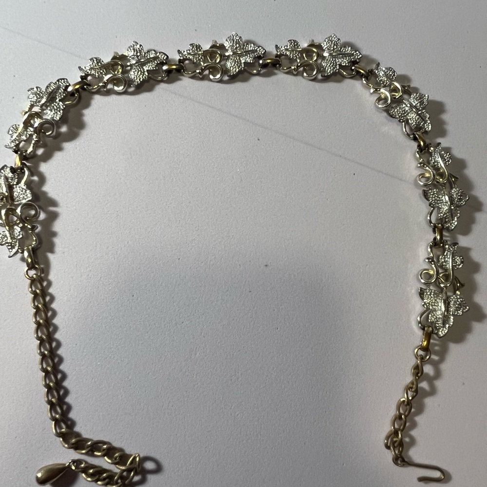 Vintage Signed SC for Sarah Coventry Silver-toned Leaf Necklace.